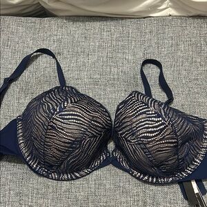 NWT Victoria secret navy cream bra size 34DD